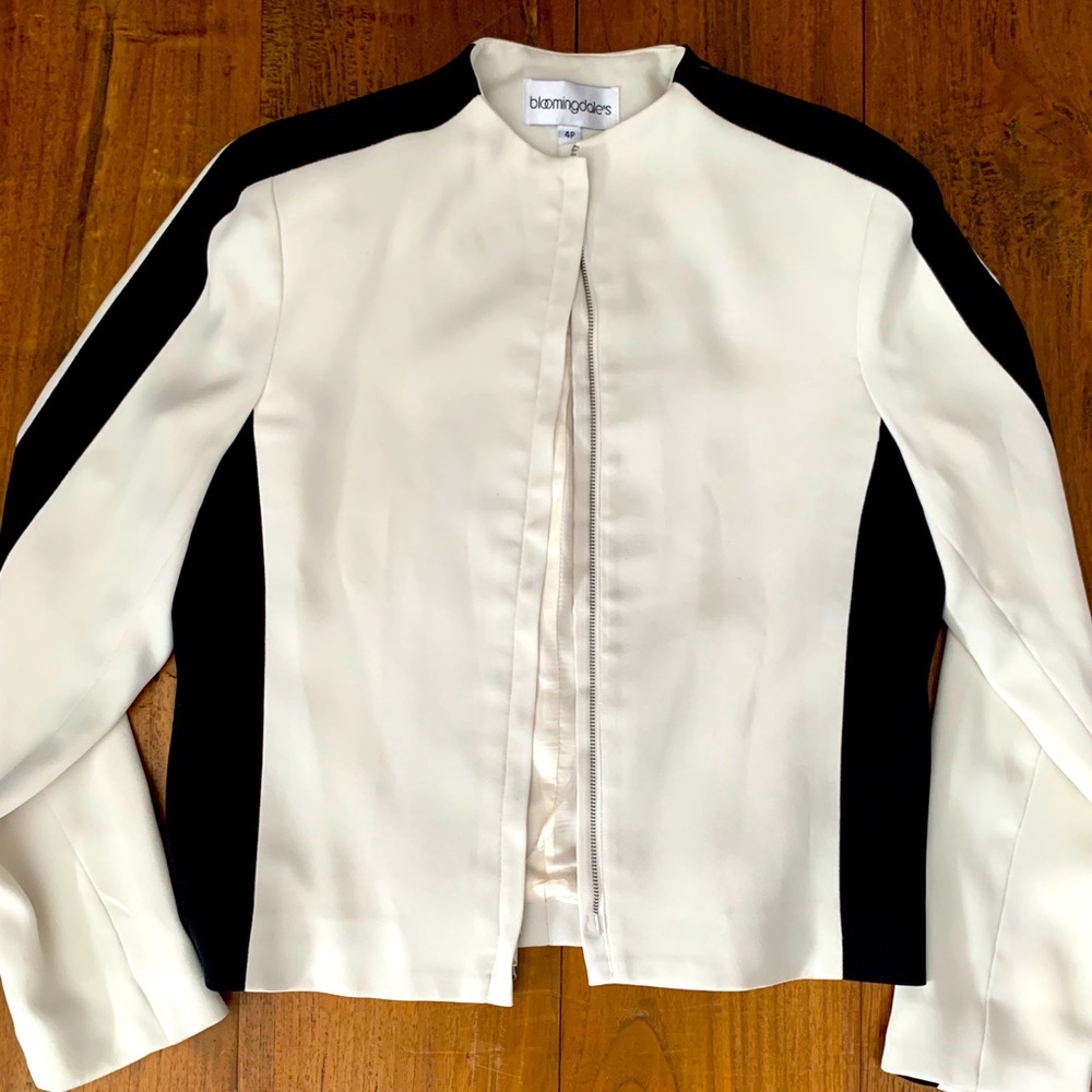 3/$30 Bloomingdales white and black suit jacket 4P
